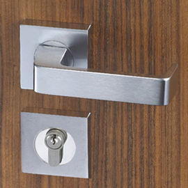 Εύκολη εγκατάσταση Κλειδωτήρας πόρτας με θωρακιστή λαβή από κράμα ψευδαργύρου για πόρτες 38 - 55 mm